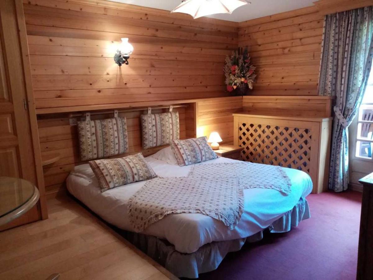 Hotel Les Sapins ลาคลูซาซ์ ภายนอก รูปภาพ